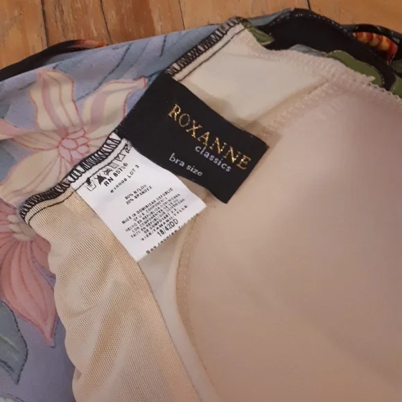 LAST DAY CLOSET CLEANOUT Vintage Inspired Swimsuit - Picture 3 of 4